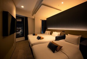 Corner Triple Room - ReFa Room | In-room safe, desk, blackout drapes, iron/ironing board