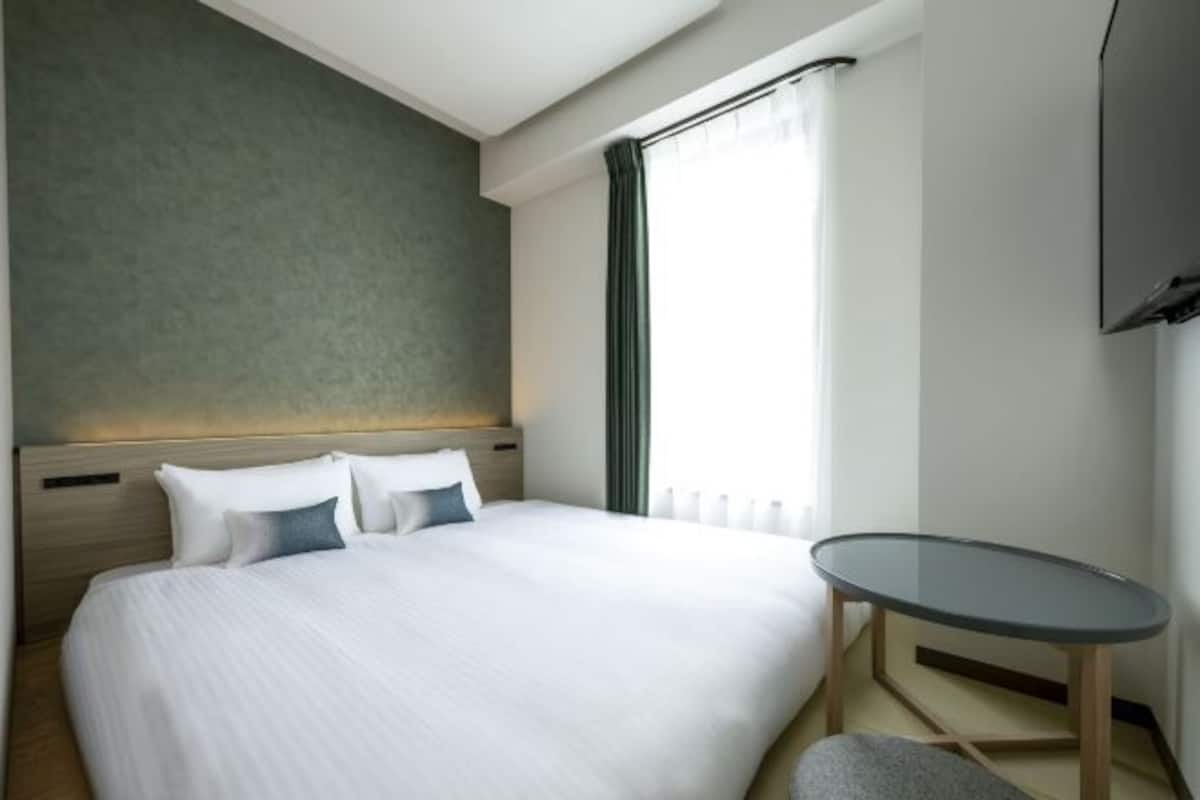 1 bedroom, in-room safe, desk, blackout curtains