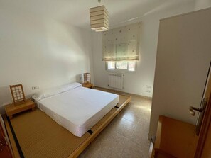 6 bedrooms, iron/ironing board, WiFi