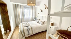 3 bedrooms, iron/ironing board, travel cot, WiFi - The Cliffs - Polo & Blue (O Vicedo)