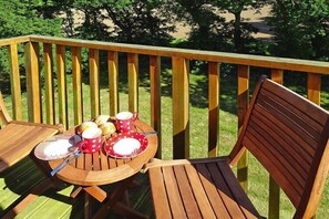 Outdoor dining - Windmill Stay near Goelo Coast Beaches (Gommenec'h)