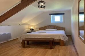 5 bedrooms, iron/ironing board, WiFi