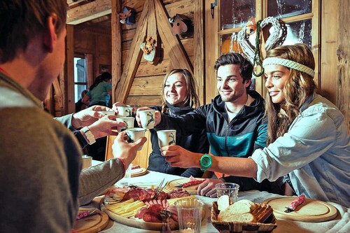 Bauernhof am Mieminger Plateau mit Bergblick