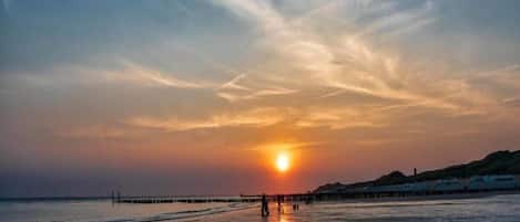 بالقرب من الشاطئ