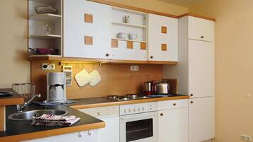 Kühlschrank, Herdplatte, Geschirrspüler