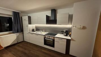 Kühlschrank, Ofen, Herdplatte, Geschirrspüler