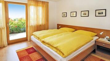 1 bedroom, travel crib, free WiFi