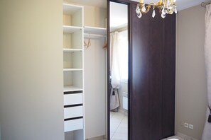 Interior - Charming Holiday Villa with Pool (L'Isle-sur-la-Sorgue)
