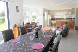 Dining - Holiday Home in Crozon near Sandy Beaches (Crozon)