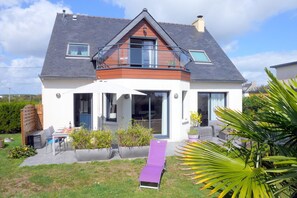 Exterior - Holiday Home in Crozon near Sandy Beaches (Crozon)