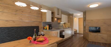 Refrigerador, horno, placa de cocina, lavavajillas