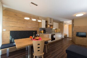 Dining - Apartment "Alpenblick Nr 6" with Shared Garden & Wi-Fi (Campo Tures)