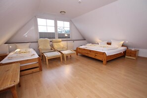 2 bedrooms, travel cot, free WiFi