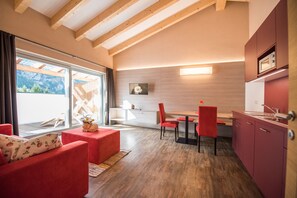 Interior - Apartment "Alpenblick Nr 8" with Shared Garden & Wi-Fi (Campo Tures)