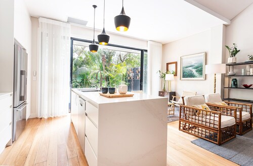 Sophisticated Bondi Beach House - 3 Bedrooms + Parking