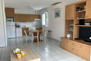 Fridge, microwave, oven, stovetop - Terraced holiday home in Moliets (Moliets)
