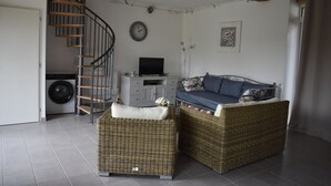 Living area - Quiet cottage in the countryside. (Segonzac)
