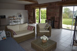 TV, stereo - Quiet cottage in the countryside. (Segonzac)
