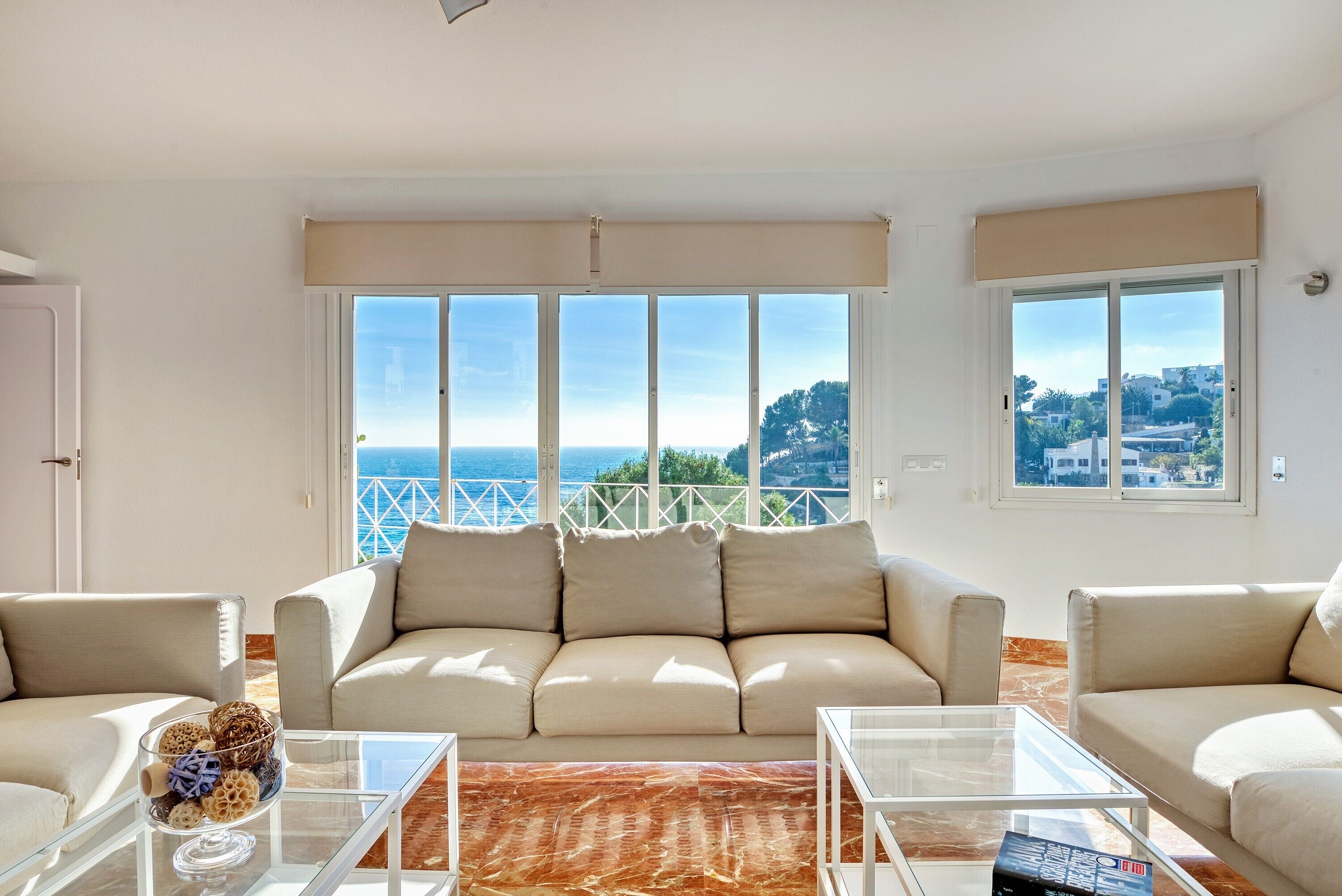 Televisión, chimenea y tenis de mesa 