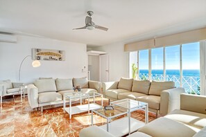 Televisión, chimenea, mesa de ping pong