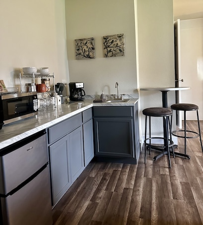 Fridge, microwave, stovetop, coffee/tea maker. Sonia's Guest Suite in Montesano -Gateway to Olympic National Park