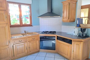 Fridge, oven, stovetop, dishwasher