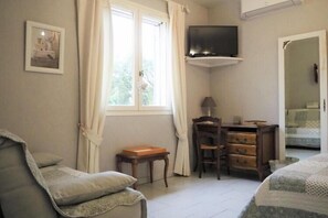 1 bedroom, travel crib, free WiFi - Villa in Bellegarde near Pont du Gard (Bellegarde)