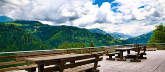 Farmhouse near Afritzer See & Verditz Trails