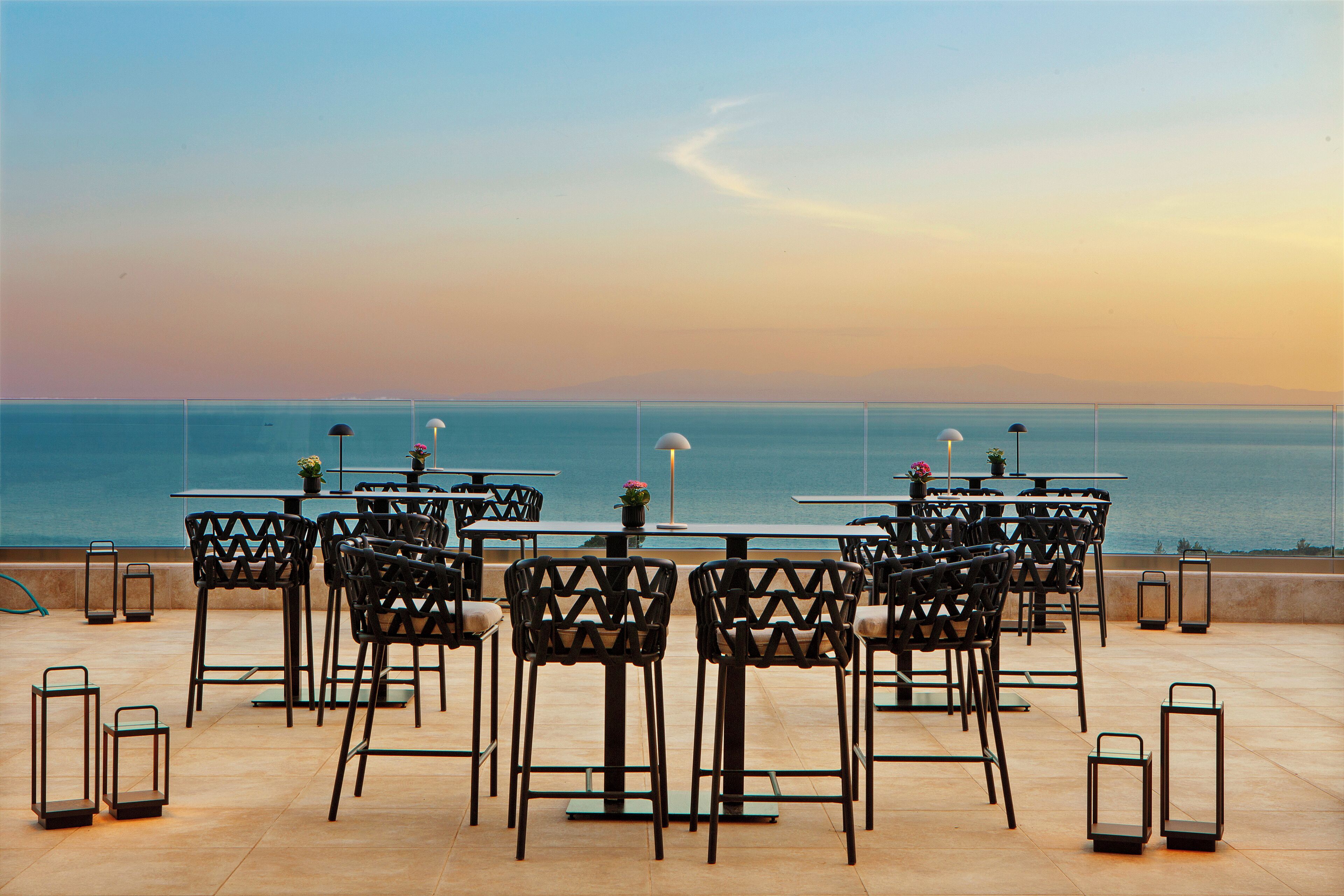 6 bars/lounges, 3 poolside bars, swim-up bar, beach bar