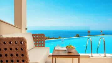 Deluxe Double Room Sharing Pool | Vista desde la habitación