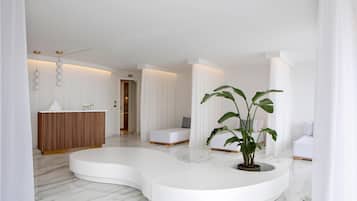 Outdoor treatment area, sauna, hot tub, steam room, aromatherapy