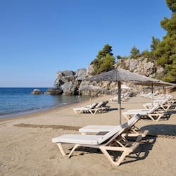On the beach, free beach shuttle, sun loungers, beach umbrellas