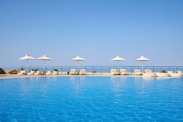 Indoor pool, 4 outdoor pools, pool umbrellas, sun loungers