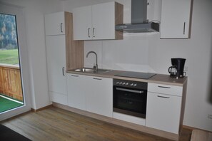 Frigorífic, forn, placa de cuina i rentaplats 