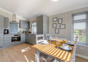 Geladeira, fogão, cooktop, torradeira