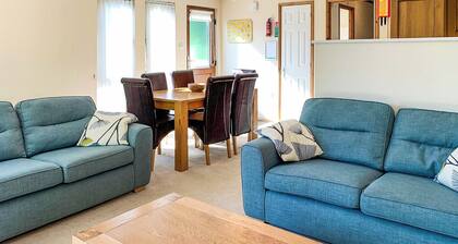2 bedroom accommodation in Albury, Guildford