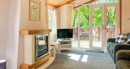 2 bedroom accommodation in Albury, Guildford