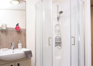 Bathroom - Luxury Willow Lodge (Sleeps 4, Dog Friendly) (Cockburnspath, Nr Dunbar)