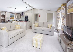 Living area - Luxury Willow Lodge (Sleeps 4, Dog Friendly) (Cockburnspath, Nr Dunbar)