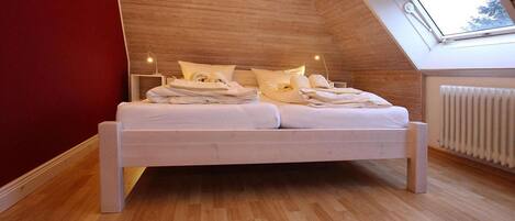 1 bedroom, travel cot, free WiFi