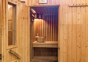 Sauna - Cosy and comfortable lodge with king-size four poster bed. (Harrogate)