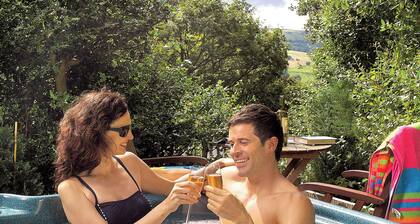 Cosy and comfortable lodge with king-size four poster bed.