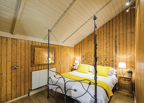 1 bedroom - Cosy and comfortable lodge with king-size four poster bed. (Harrogate)