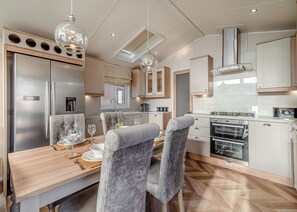 Oven, freezer - 1 bedroom accommodation in Skirlaugh, Nr Hull (Skirlaugh, Nr Hull)