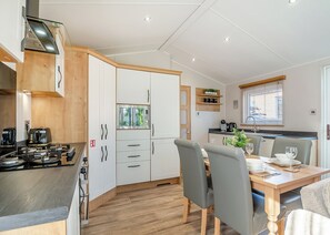 Fridge, oven, stovetop, toaster