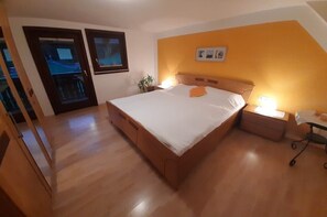 2 Schlafzimmer, Reisekinderbett, kostenloses WLAN