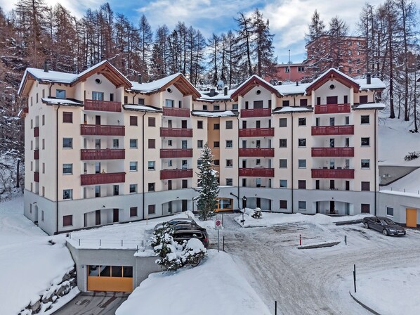 Exterior - 2 ½ room apartment on the 1st floor. (St. Moritz)
