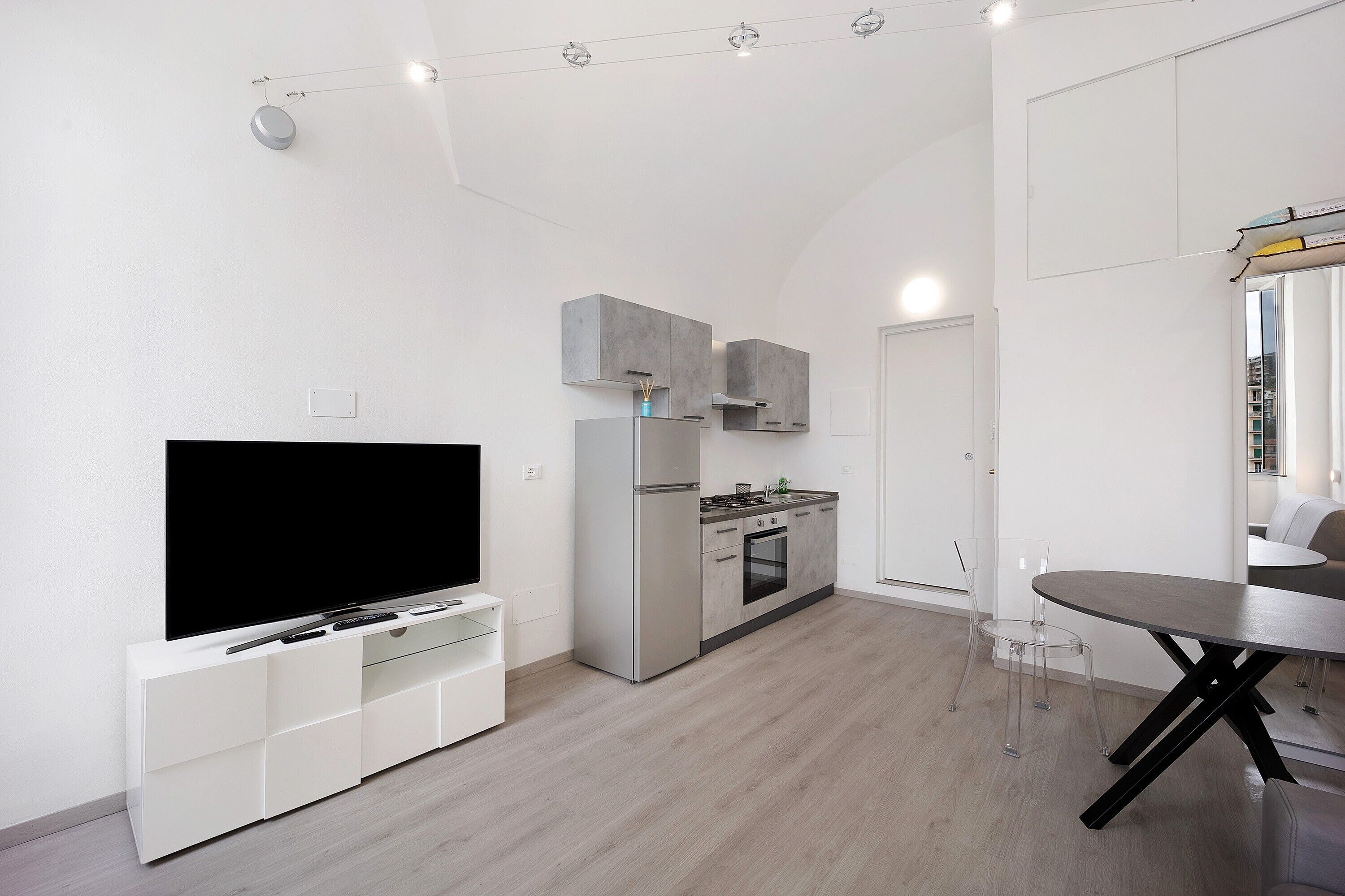 Réfrigérateur, four, plaque de cuisson, cafetière/bouilloire