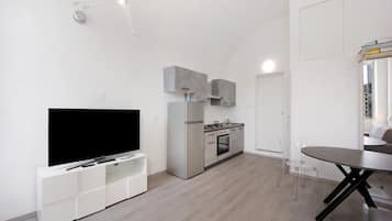 Réfrigérateur, four, plaque de cuisson, cafetiÚre/bouilloire