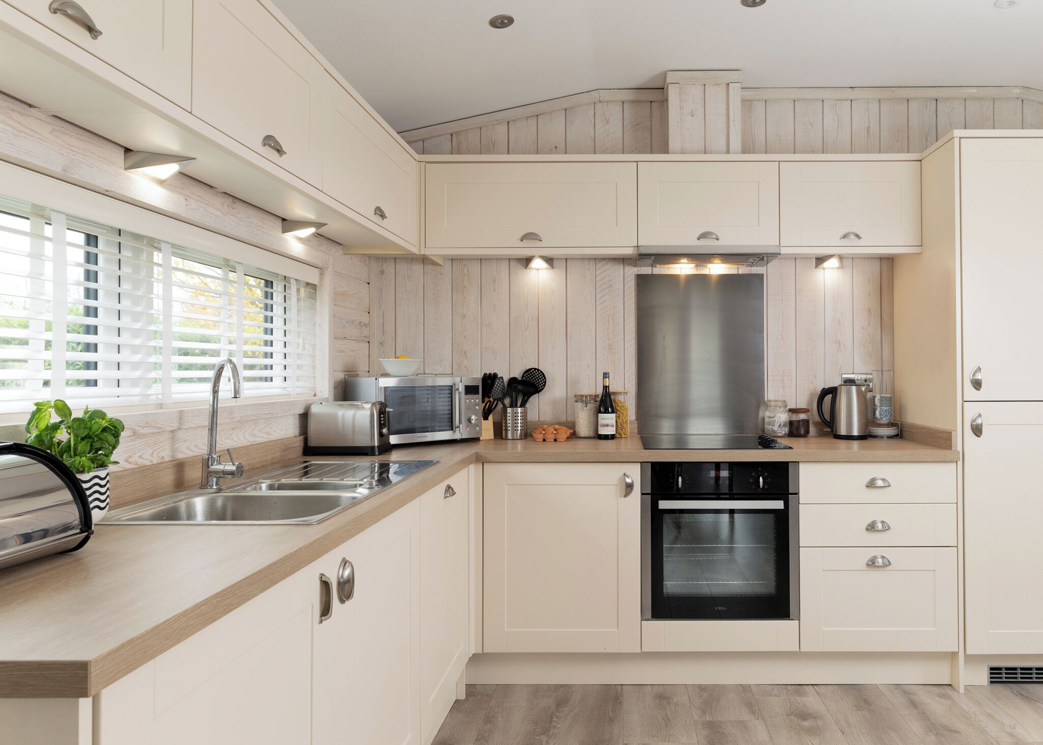 Fridge, oven, stovetop, toaster